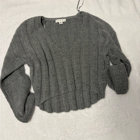 Gwen Cropped Sweater Top - Picture 2 of 3